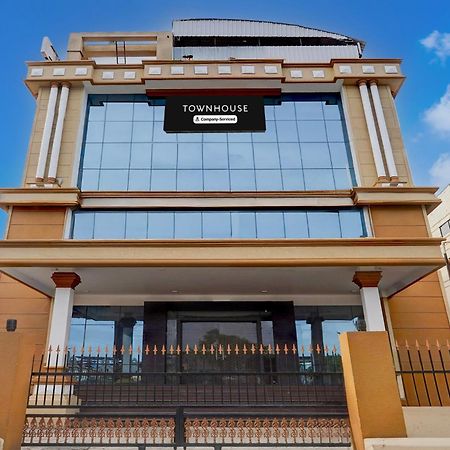 Super Townhouse Koyambedu Hotel Chennai Bagian luar foto