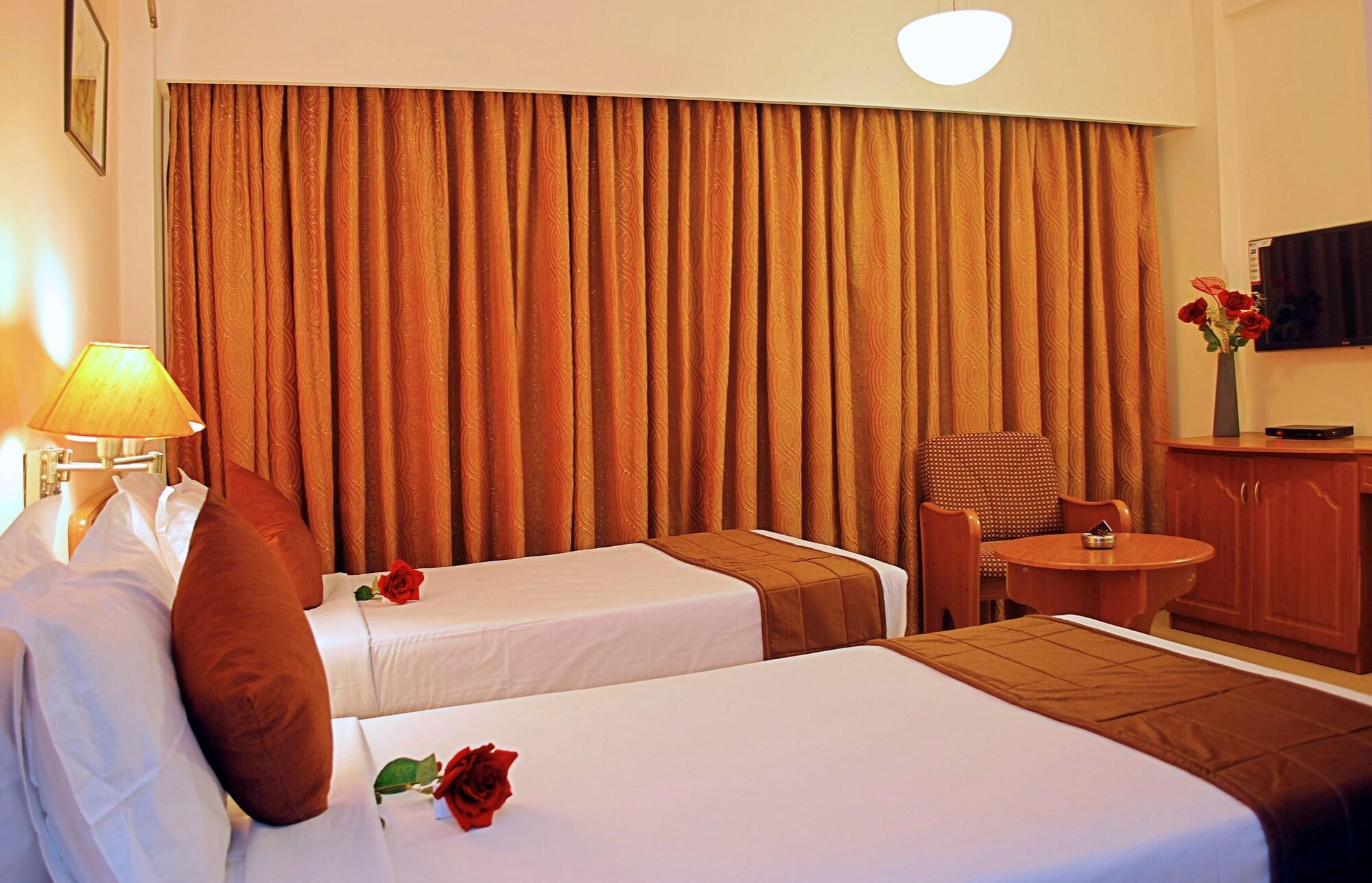 Super Townhouse Koyambedu Hotel Chennai Bagian luar foto