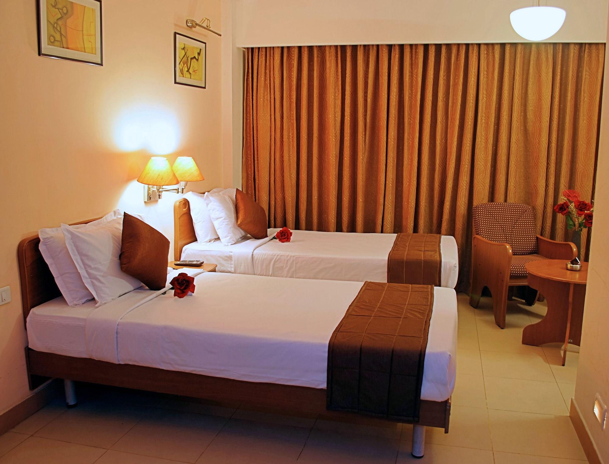 Super Townhouse Koyambedu Hotel Chennai Bagian luar foto