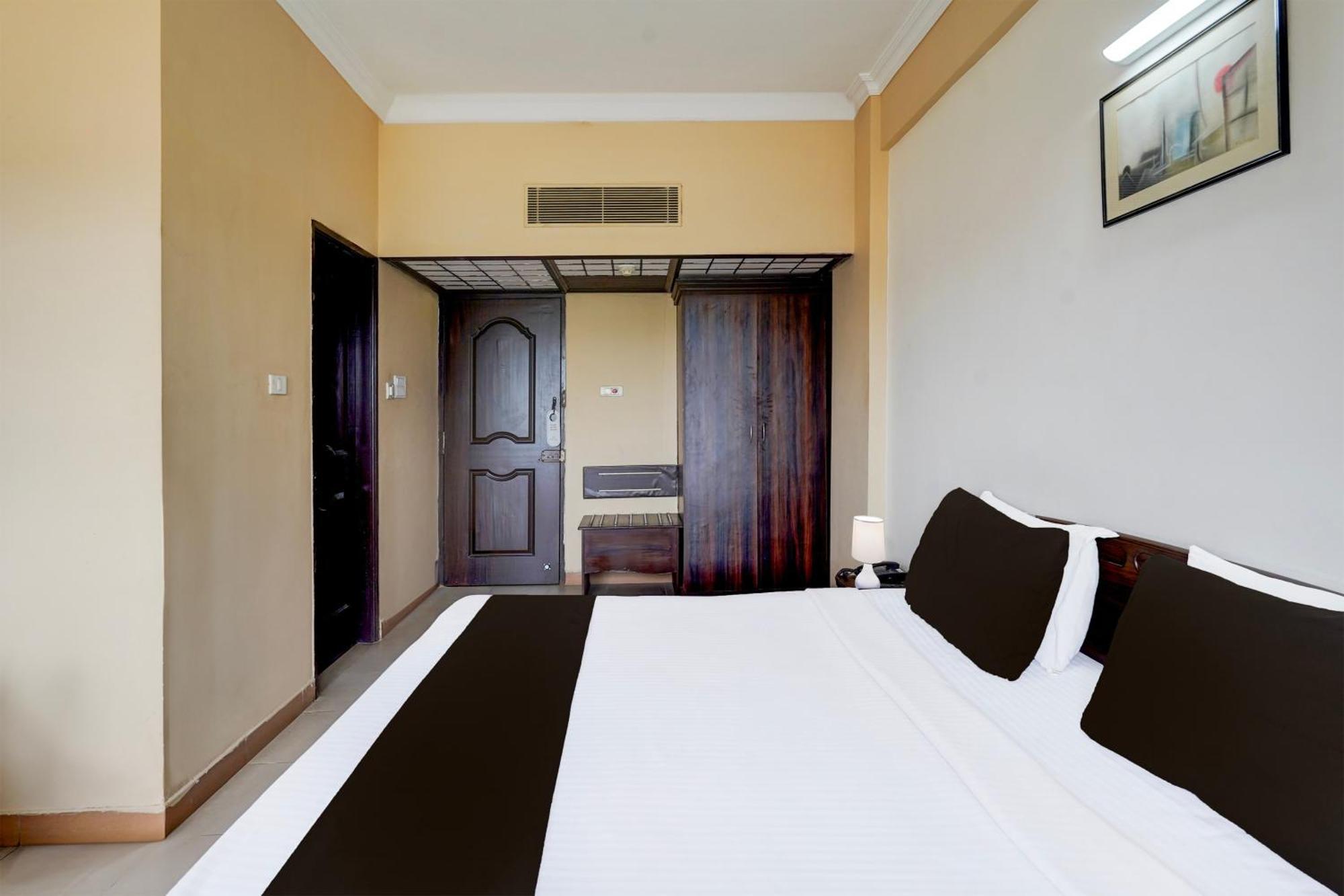 Super Townhouse Koyambedu Hotel Chennai Bagian luar foto