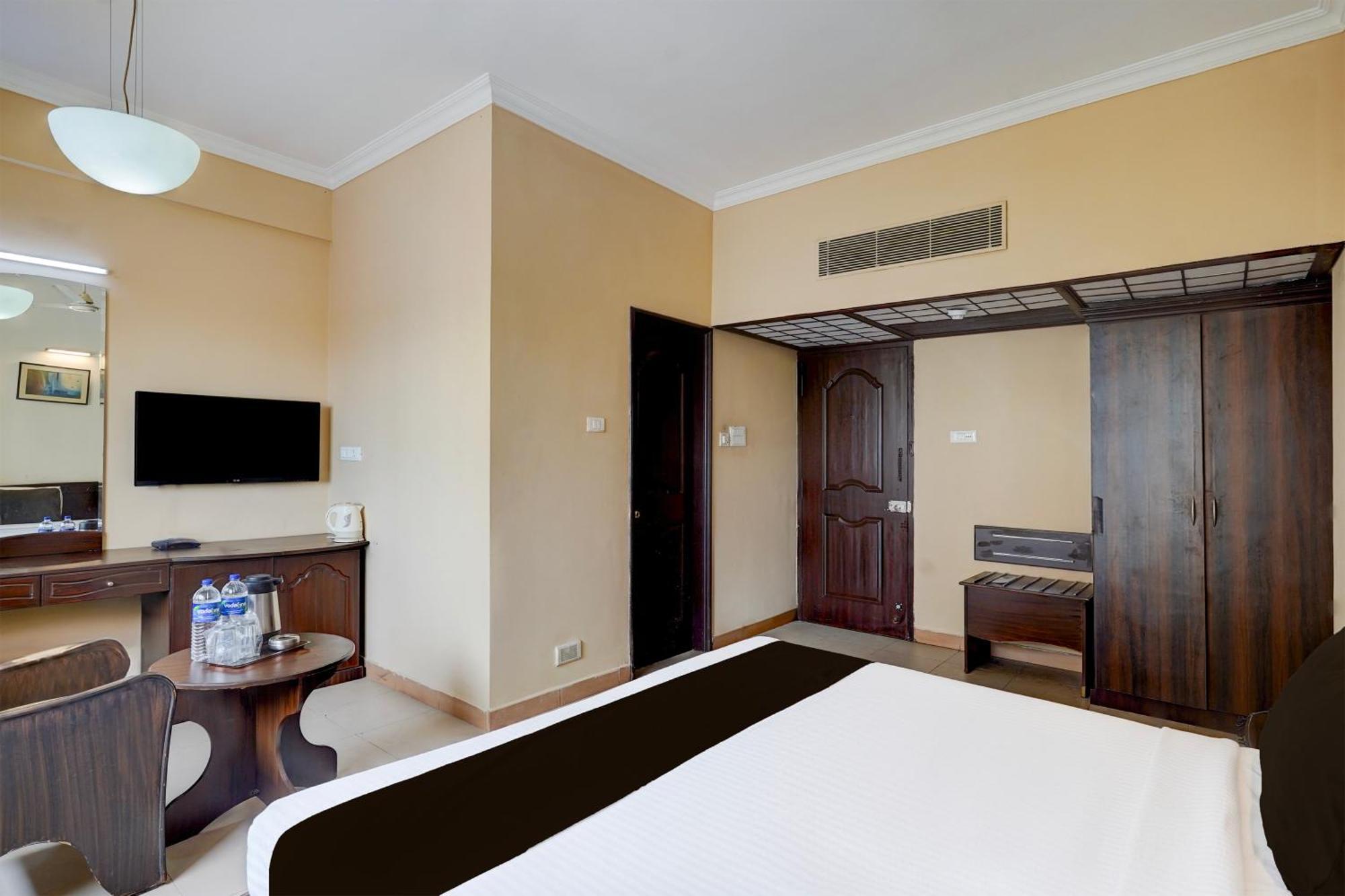 Super Townhouse Koyambedu Hotel Chennai Bagian luar foto