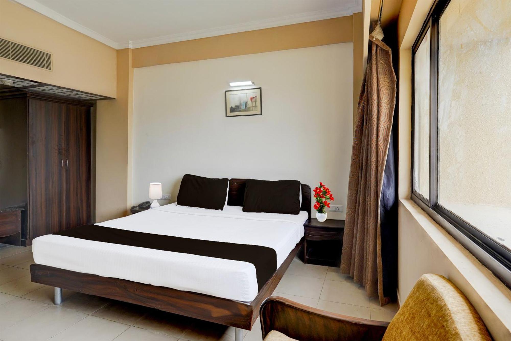 Super Townhouse Koyambedu Hotel Chennai Bagian luar foto
