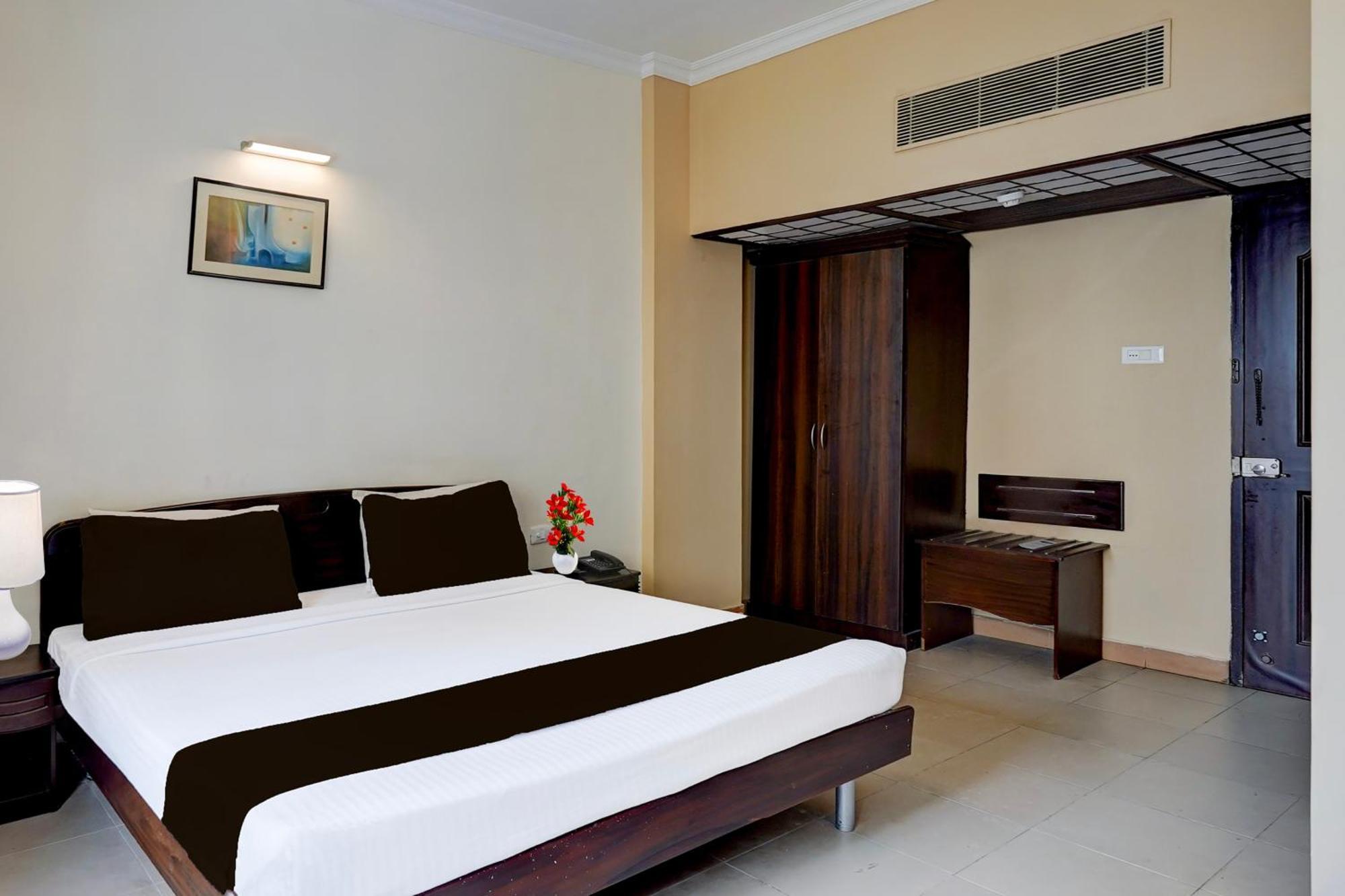 Super Townhouse Koyambedu Hotel Chennai Bagian luar foto