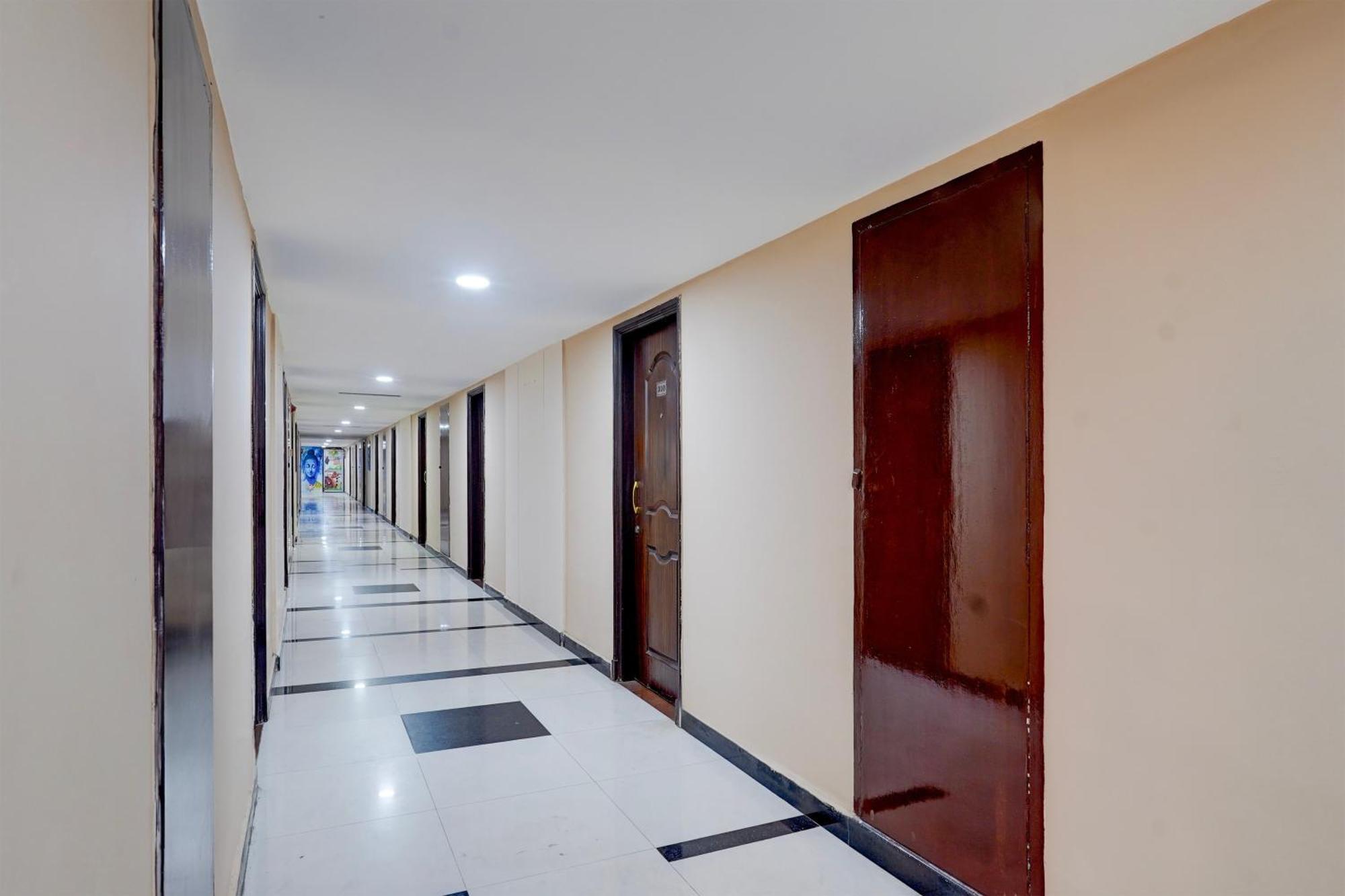 Super Townhouse Koyambedu Hotel Chennai Bagian luar foto