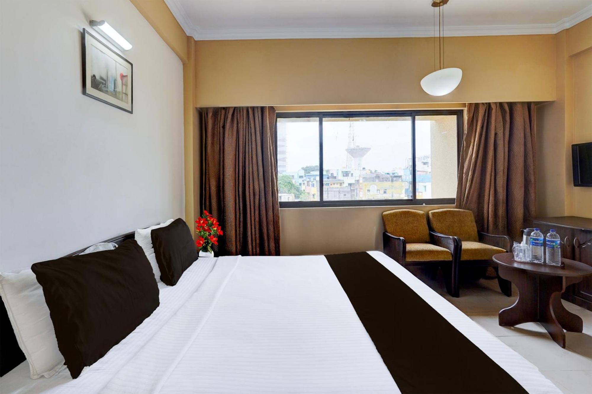 Super Townhouse Koyambedu Hotel Chennai Bagian luar foto