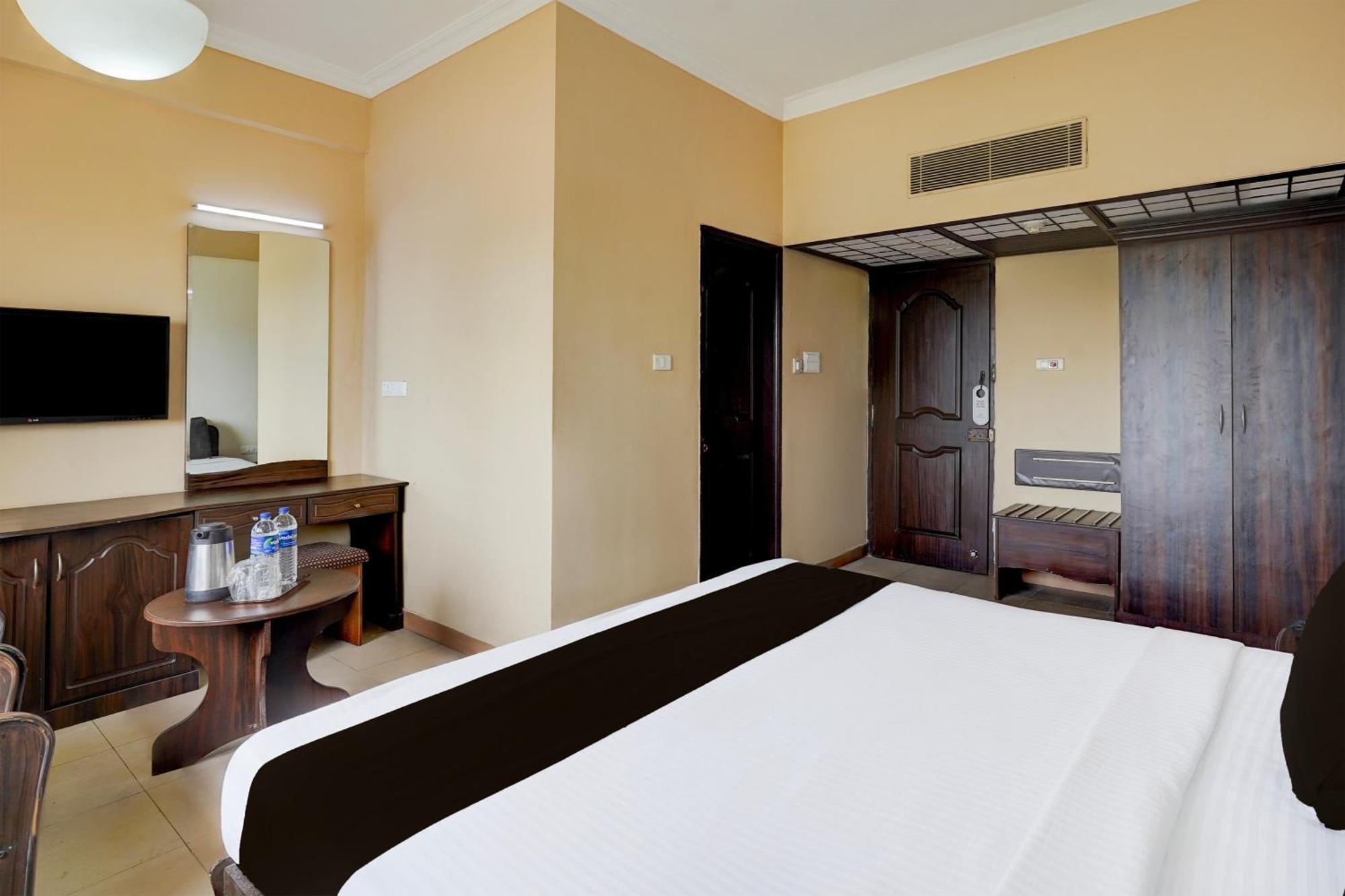 Super Townhouse Koyambedu Hotel Chennai Bagian luar foto