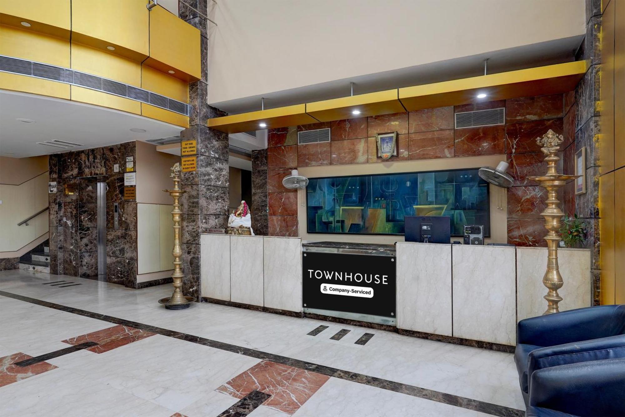 Super Townhouse Koyambedu Hotel Chennai Bagian luar foto