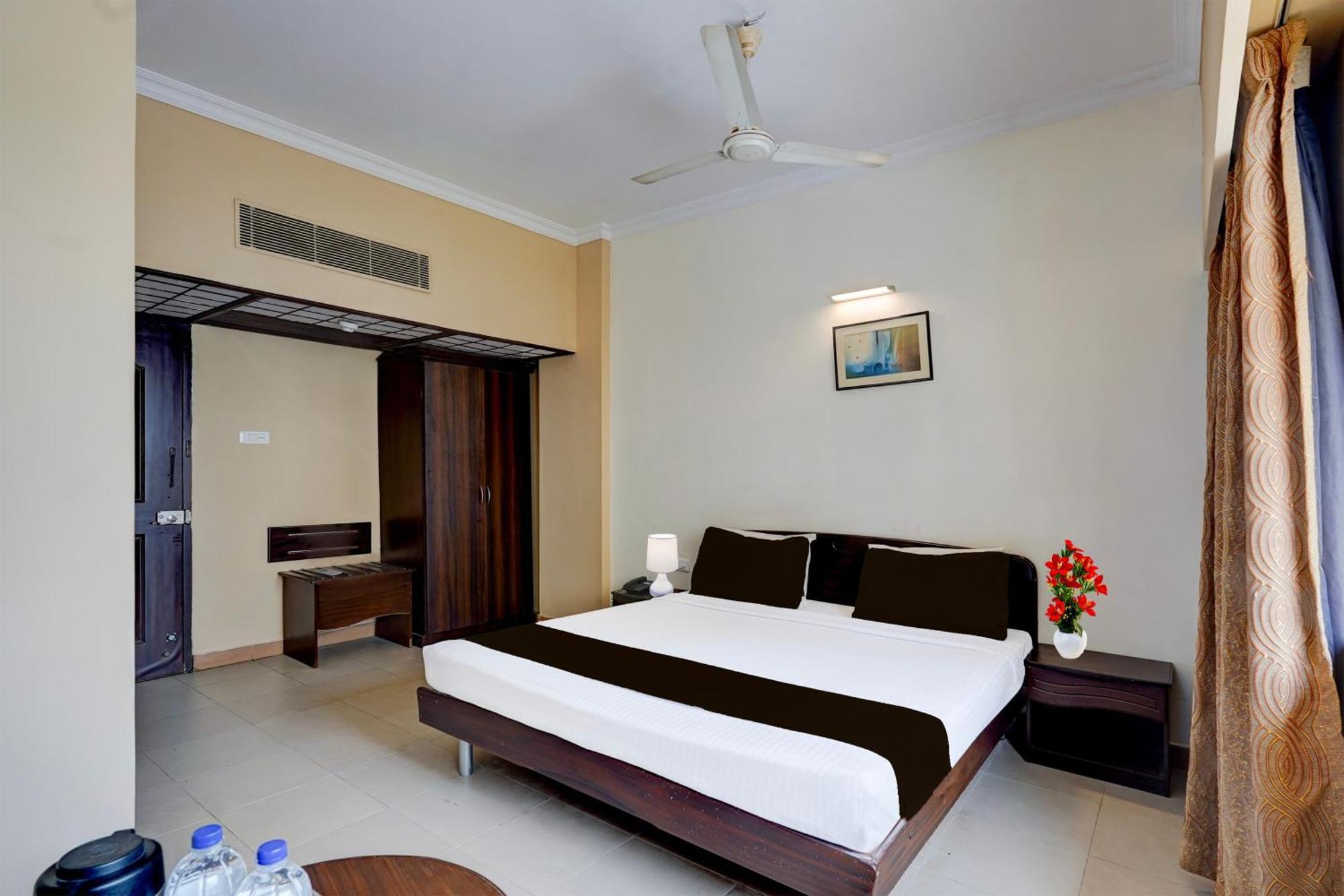 Super Townhouse Koyambedu Hotel Chennai Bagian luar foto