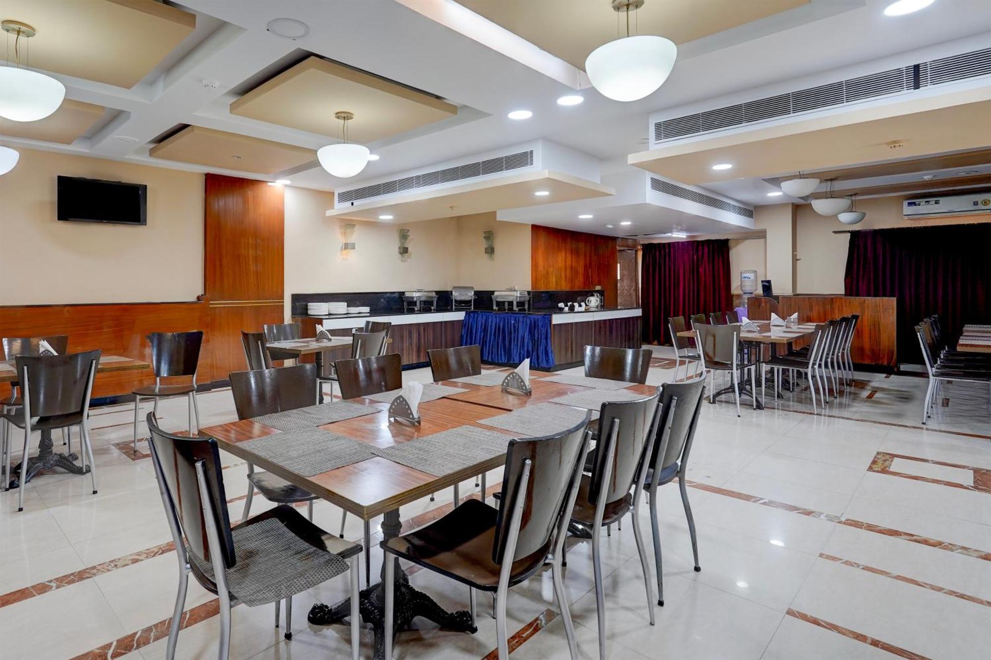 Super Townhouse Koyambedu Hotel Chennai Bagian luar foto
