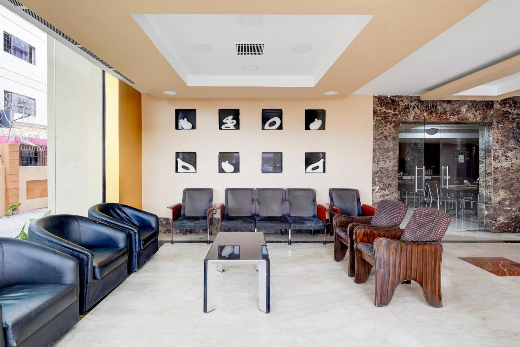 Super Townhouse Koyambedu Hotel Chennai Bagian luar foto