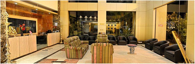 Super Townhouse Koyambedu Hotel Chennai Bagian luar foto