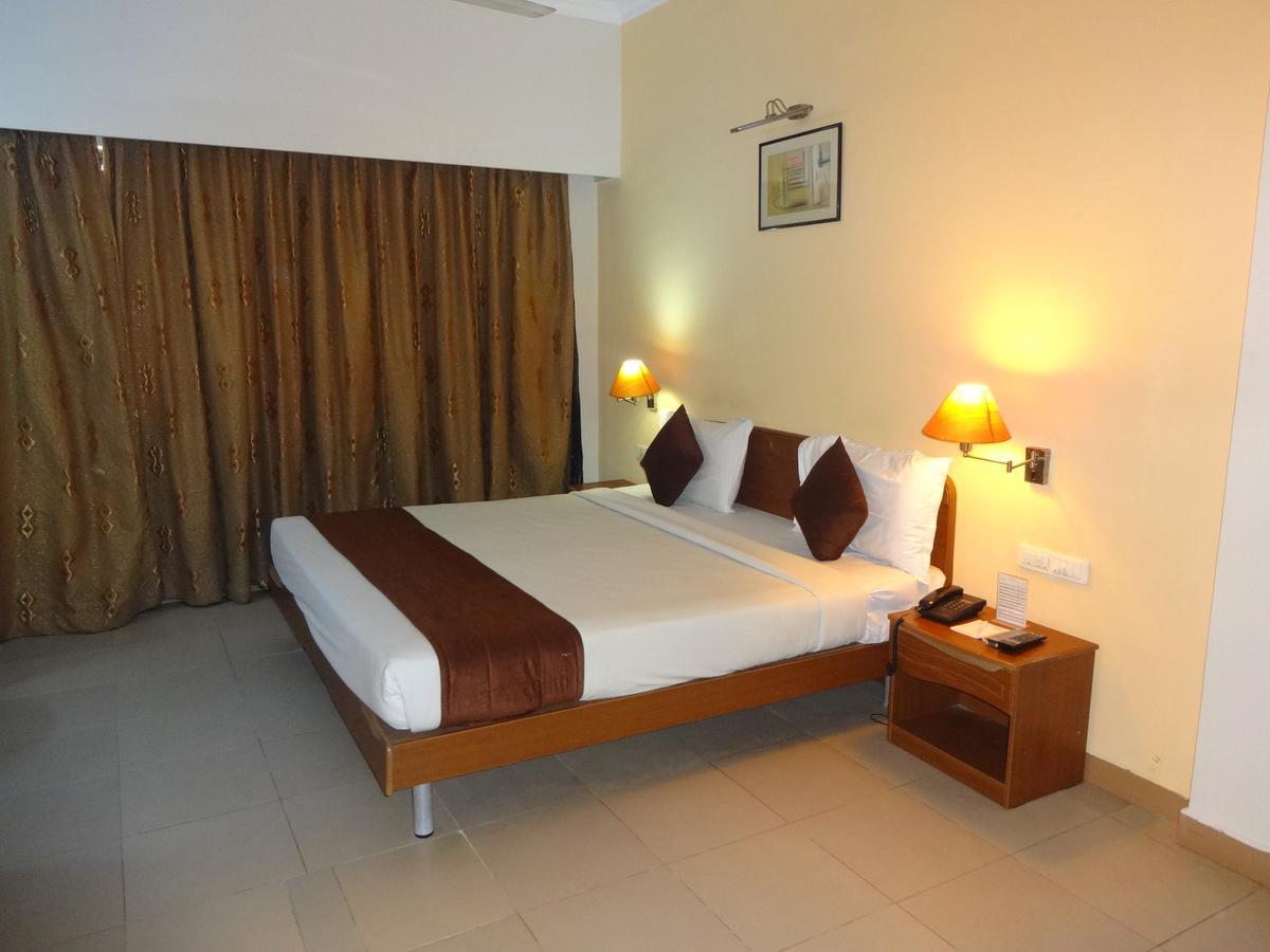 Super Townhouse Koyambedu Hotel Chennai Bagian luar foto