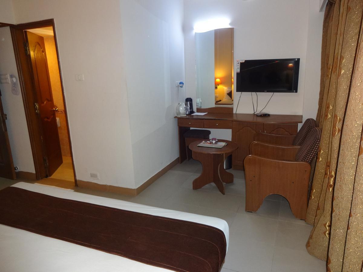 Super Townhouse Koyambedu Hotel Chennai Bagian luar foto