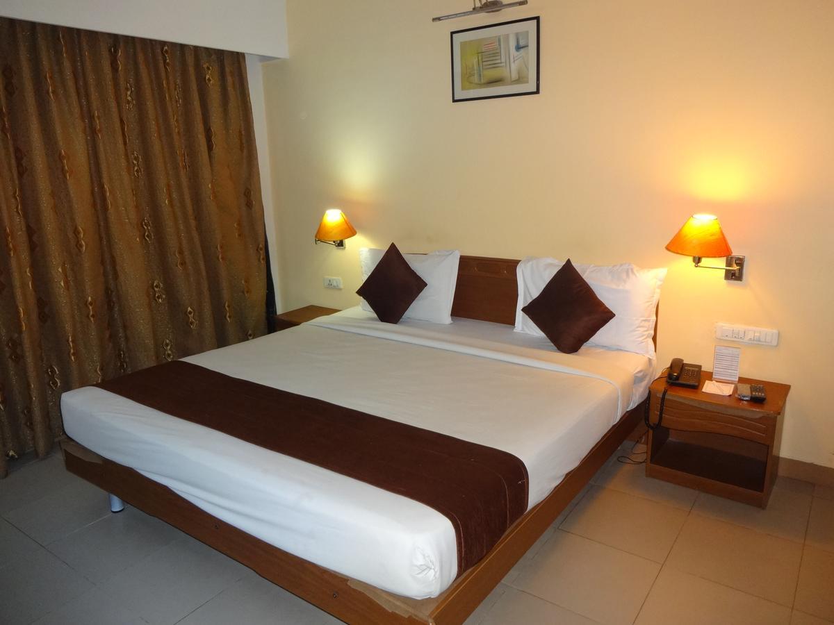 Super Townhouse Koyambedu Hotel Chennai Bagian luar foto