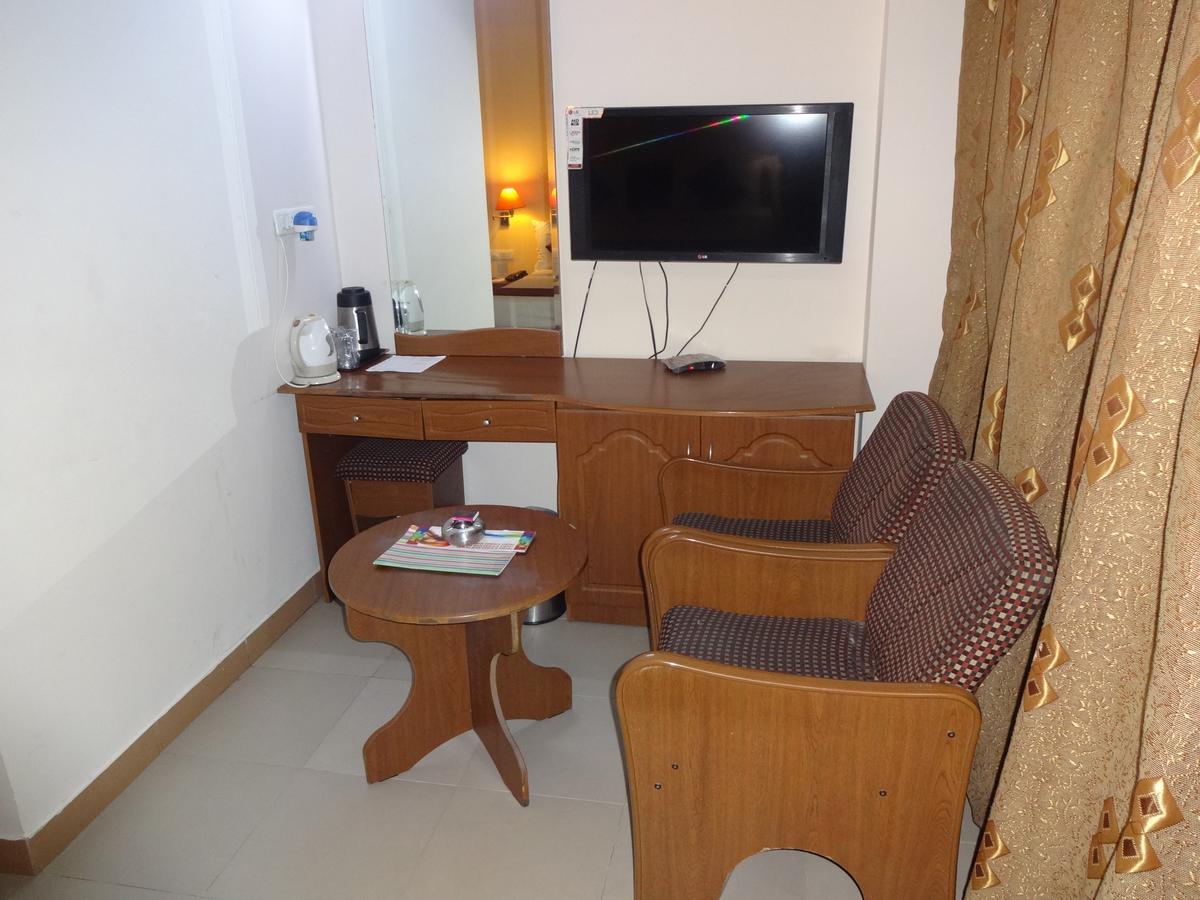 Super Townhouse Koyambedu Hotel Chennai Bagian luar foto
