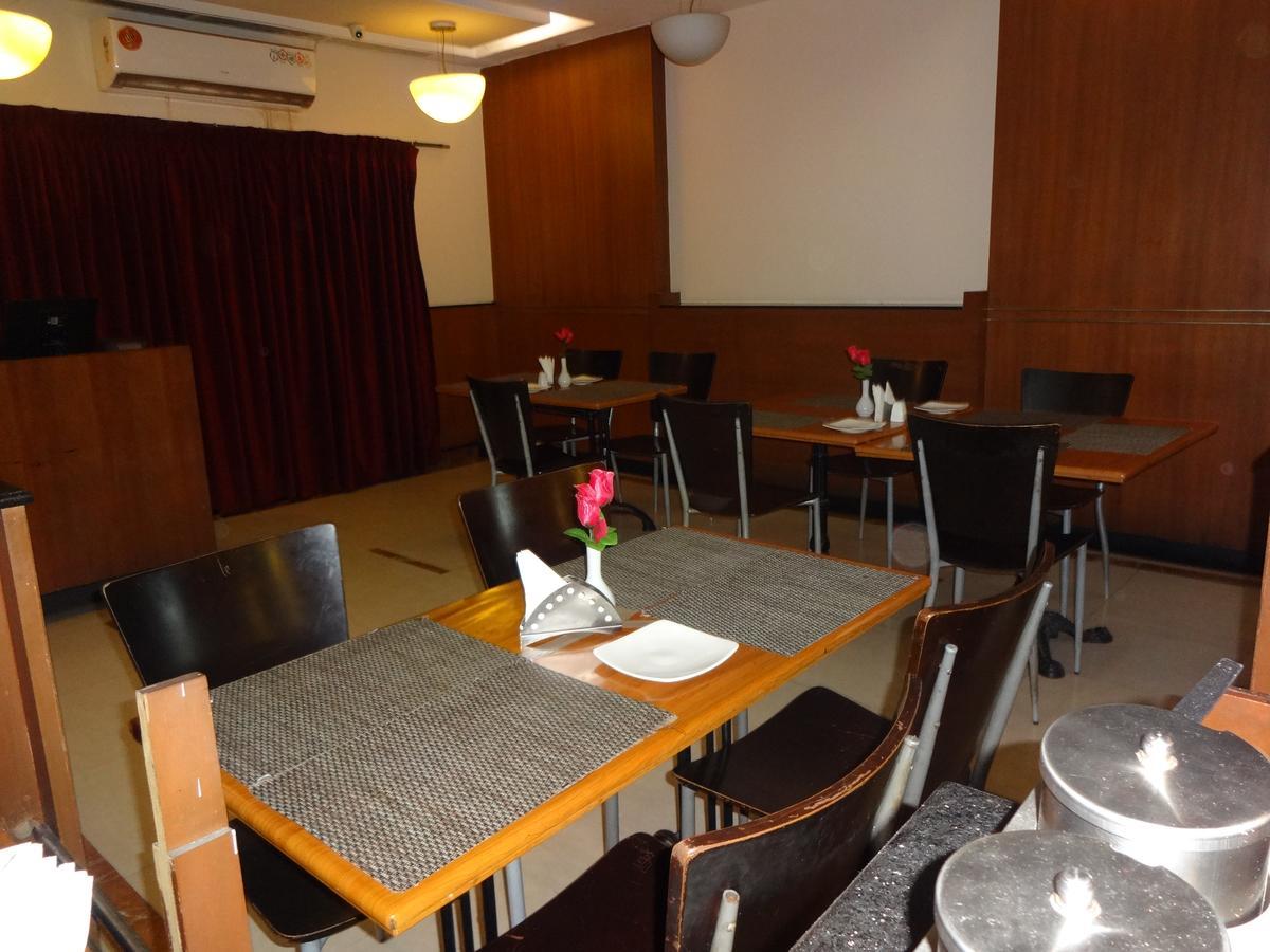 Super Townhouse Koyambedu Hotel Chennai Bagian luar foto
