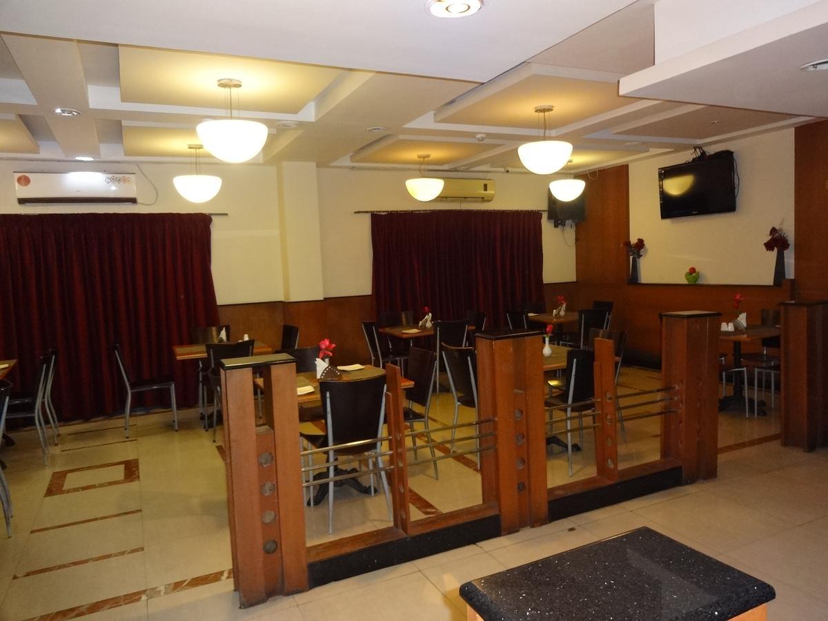 Super Townhouse Koyambedu Hotel Chennai Bagian luar foto