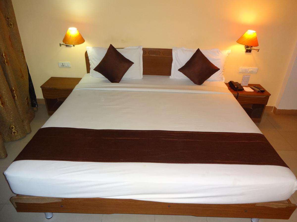 Super Townhouse Koyambedu Hotel Chennai Bagian luar foto