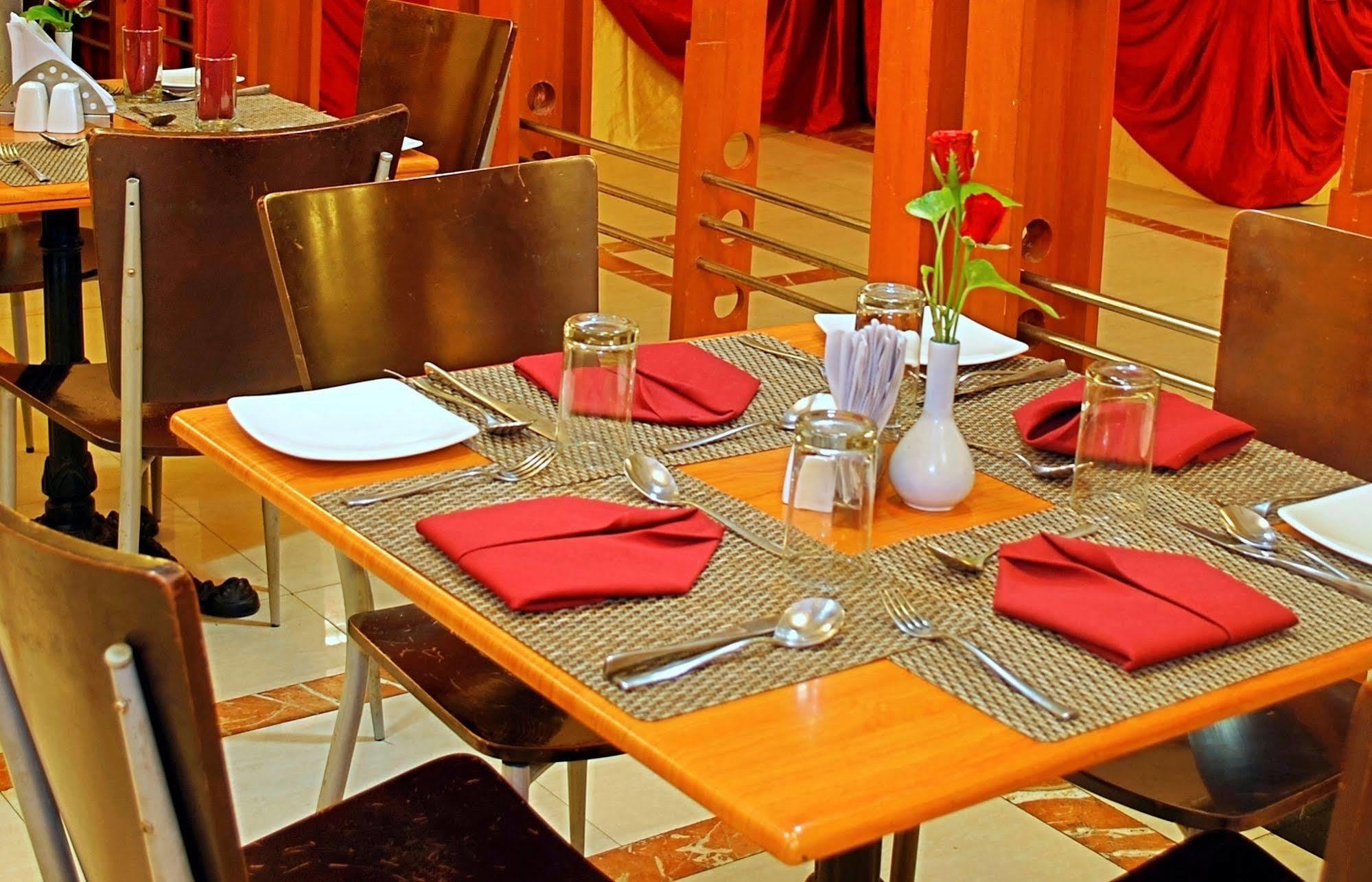 Super Townhouse Koyambedu Hotel Chennai Bagian luar foto