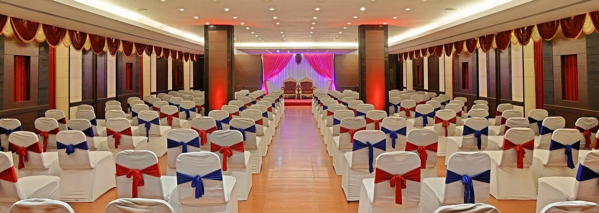 Super Townhouse Koyambedu Hotel Chennai Bagian luar foto
