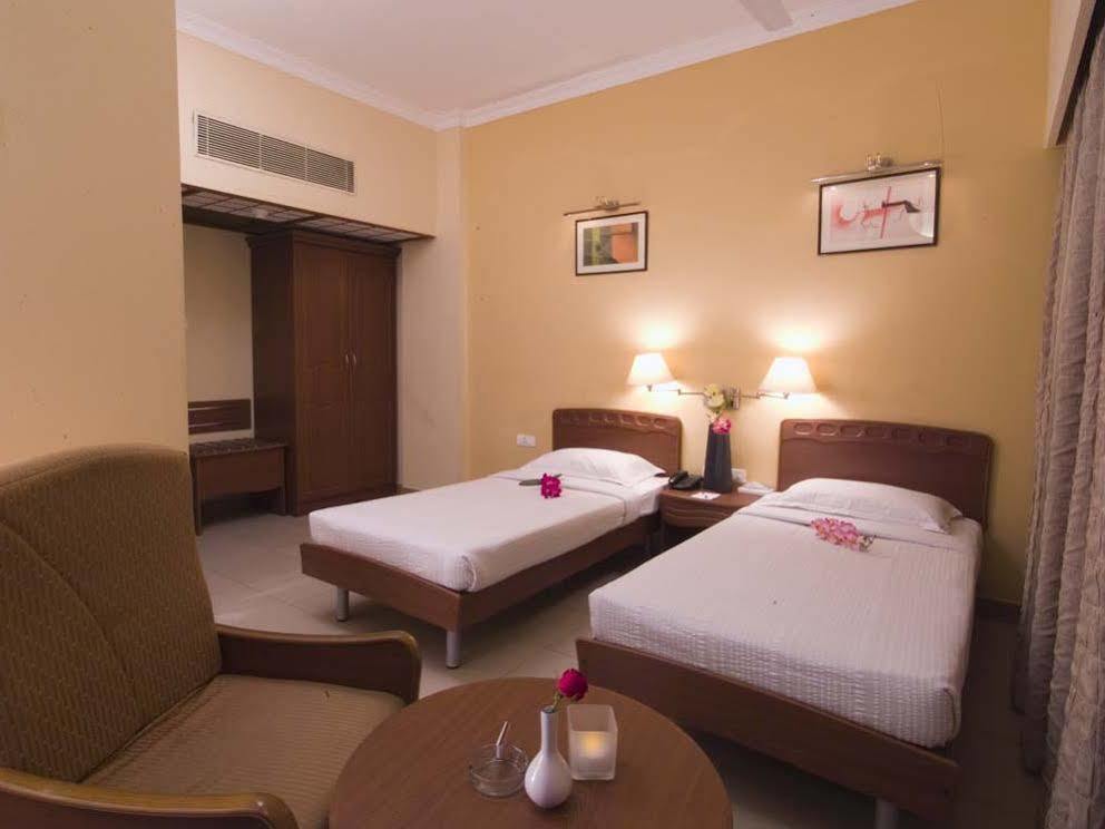 Super Townhouse Koyambedu Hotel Chennai Bagian luar foto