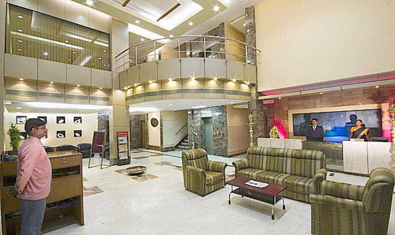 Super Townhouse Koyambedu Hotel Chennai Bagian luar foto